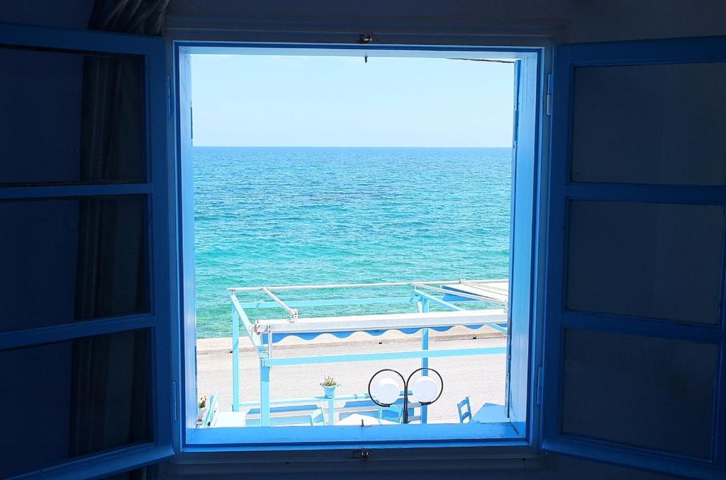 Socrates Apartmens & Restaurant Milatos Room photo