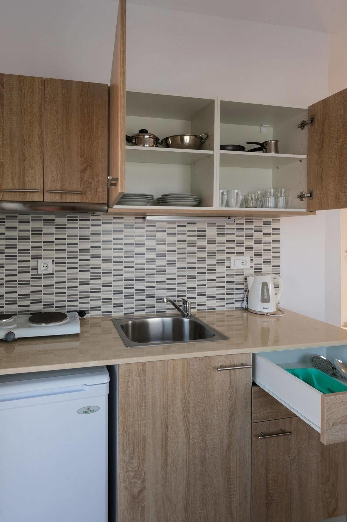 Socrates Apartmens & Restaurant Milatos Exterior photo
